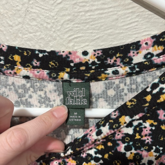 Wild Fable Black Floral Long Sleeve Cropped Top Size Medium - Picture 3 of 5